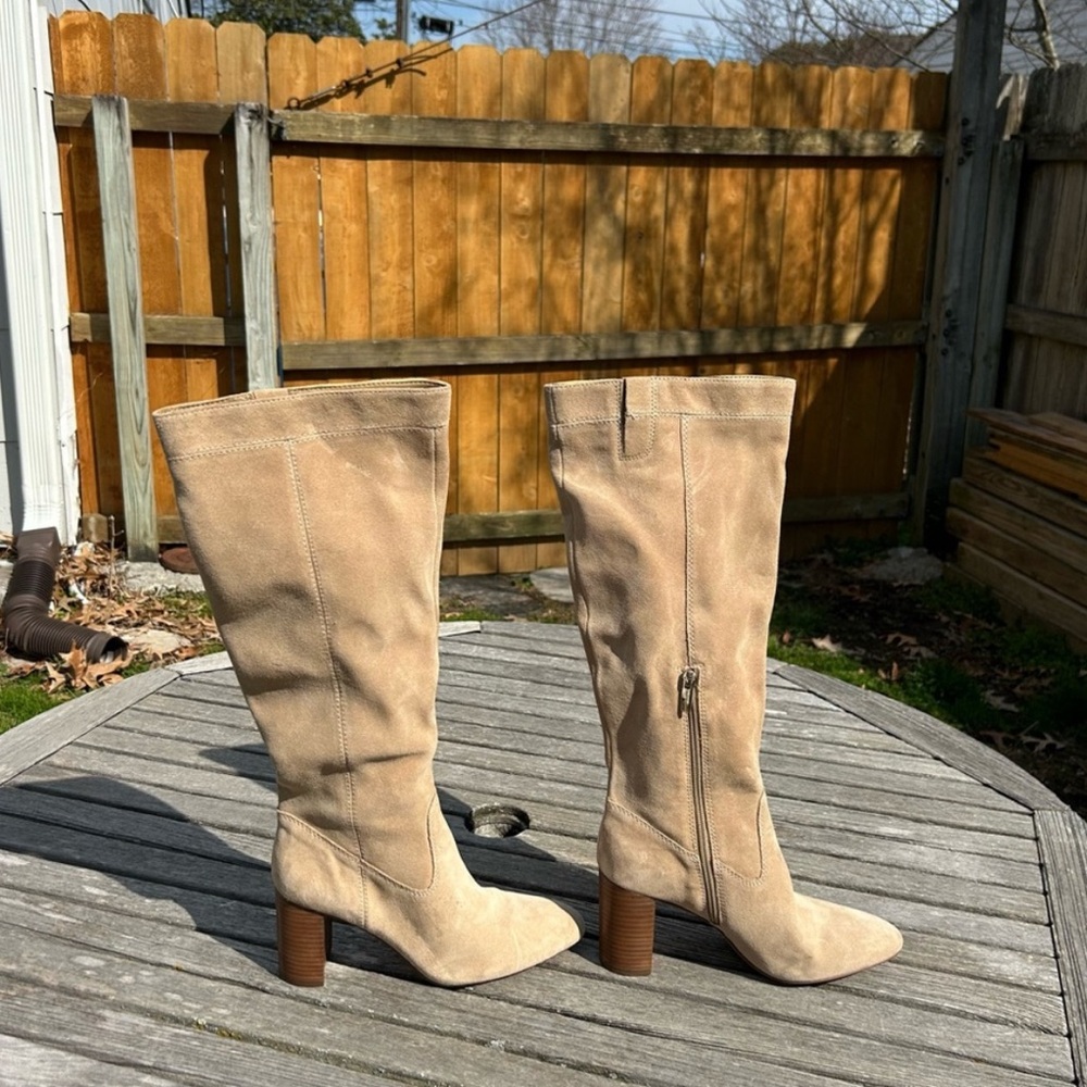 Vince Camuto Caseyl Knee High Boots Womens Beige Suede Block Heel size 8.5
